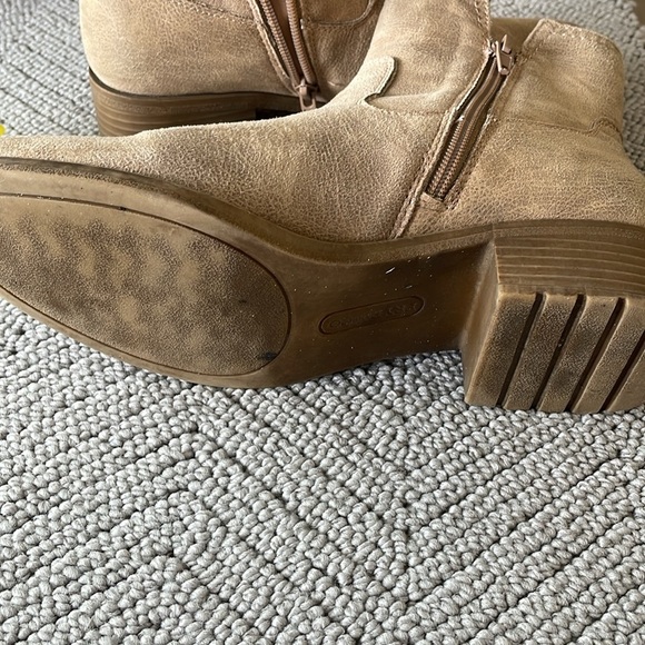 FRYE AND CO. Tan Ankle Booties - Picture 5 of 7